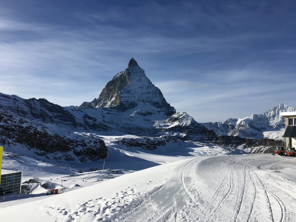 Blick auf das Matterhorn beim Skitest in Zermatt