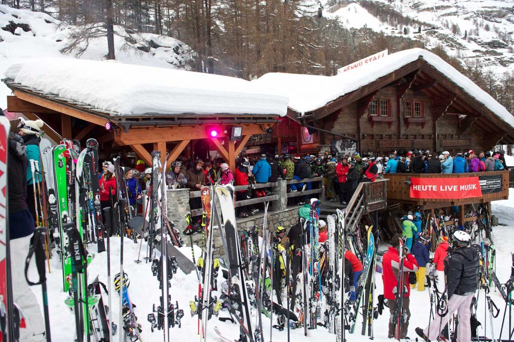 Nach dem Skifahren in der Après-Ski