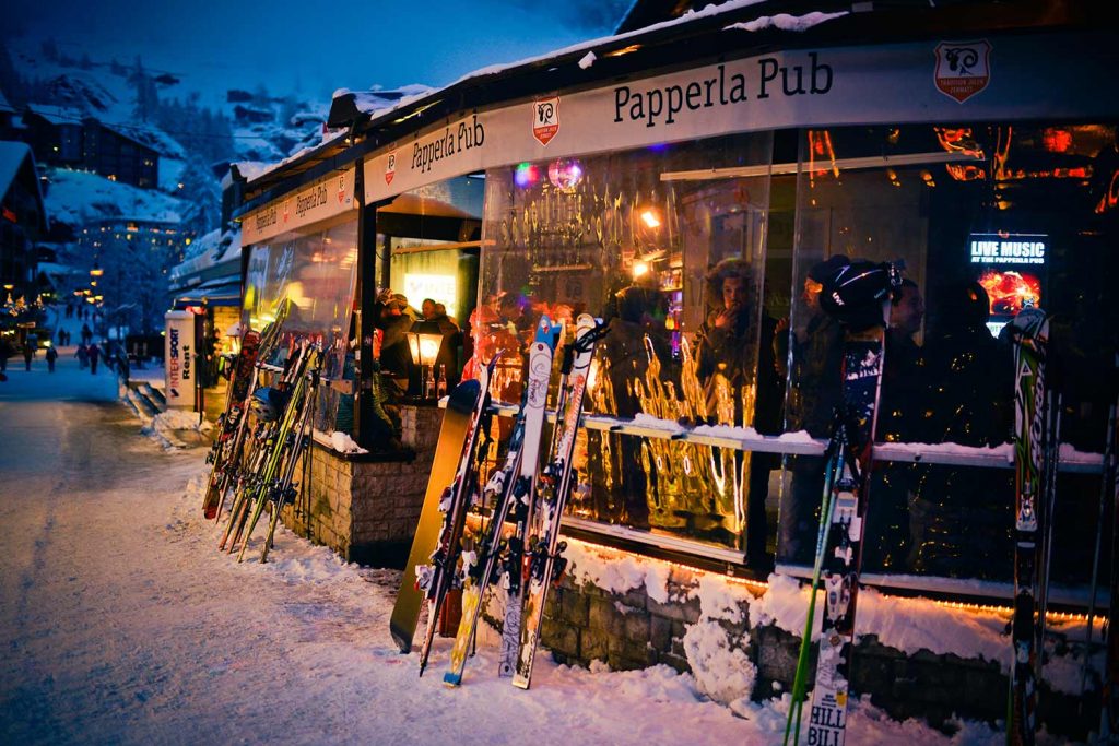 Après-Ski im Dorf Papperla Pub