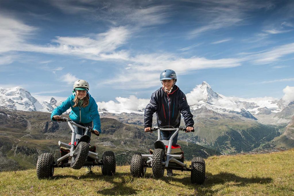 Kinder auf Mountaincarts