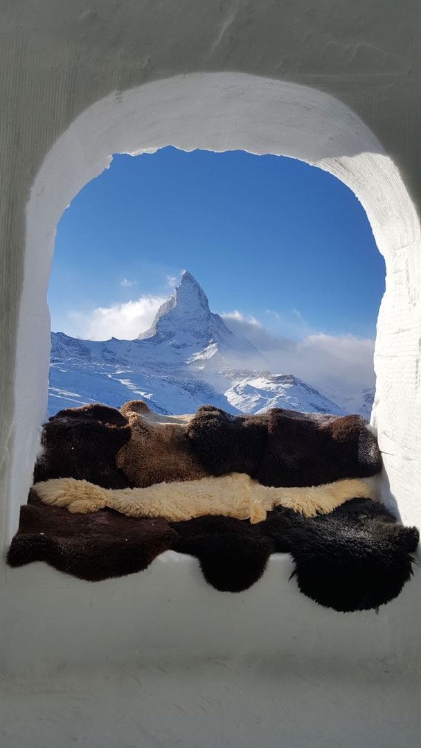 Ausblick von Iglu auf Matterhorn