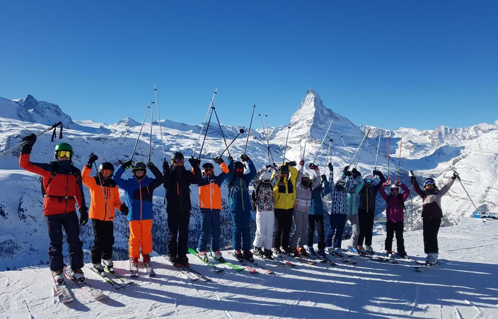 Gruppenfoto Schulklasse vor dem Matterhorn