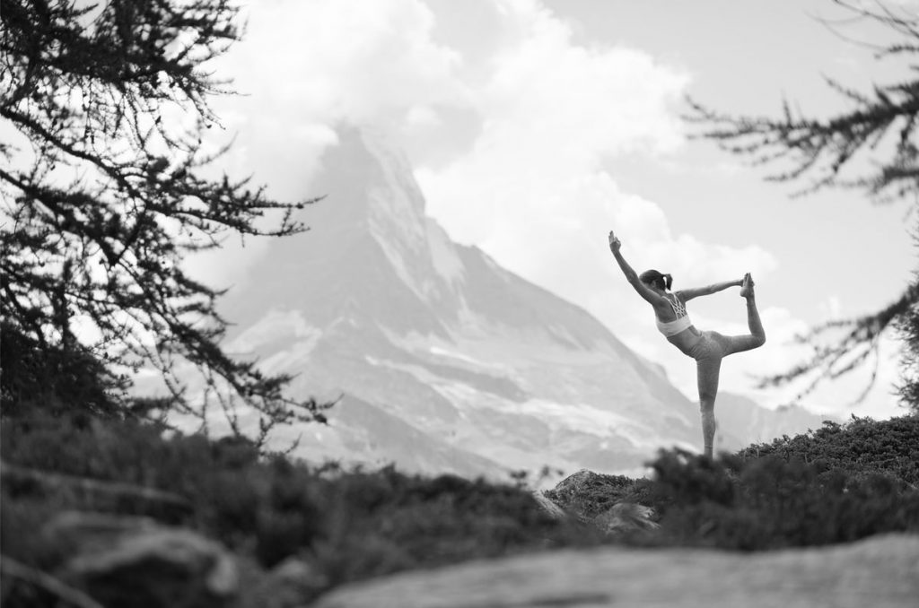 Yoga vor dem Matterhorn
