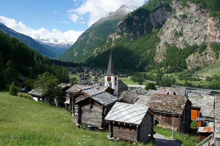 Das Dorf Randa von oben aus gesehen