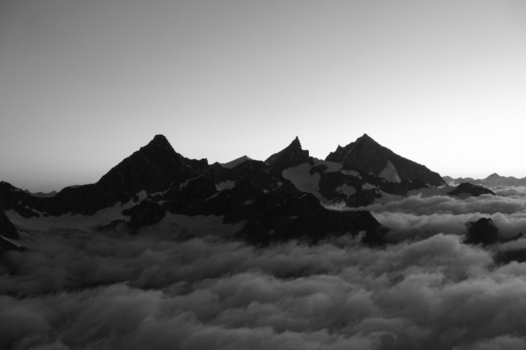View of the mountains around Zermatt, the impressive Zinalrothorn in the middle. ©Shinji Tamura