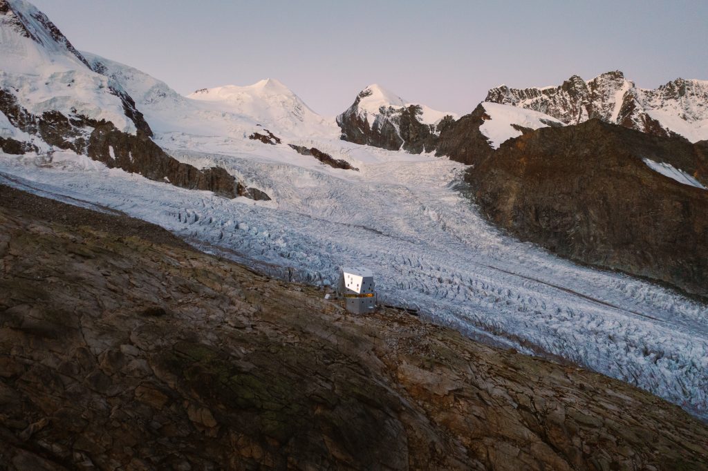 Umgeben von Gletschern: Die Monte Rosa Hütte