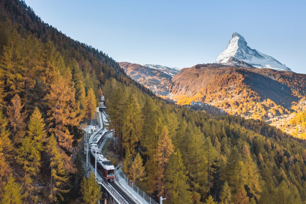 Die Gornergrat Bahn in Zermatt im Herbst