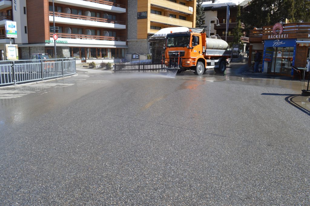 Strassenreinigung in Zermatt 