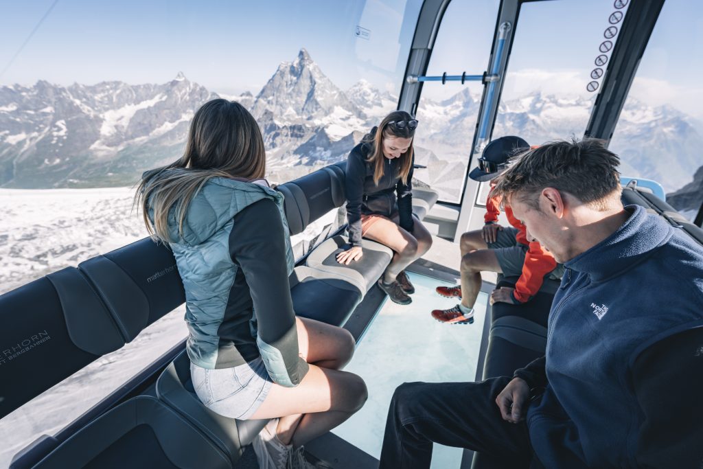 Eine Fahrt mit dem Crystal Ride bietet spektakuläre Sicht auf den Gletscher © ZBAG