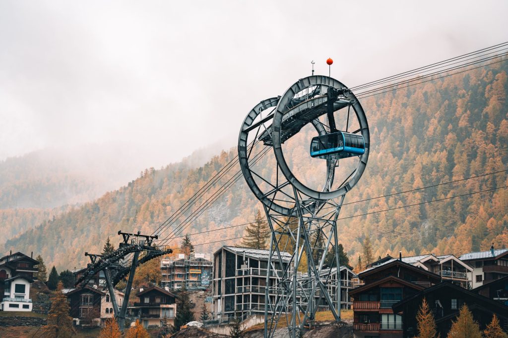 Pendelbahn und Stütze Nummer eins