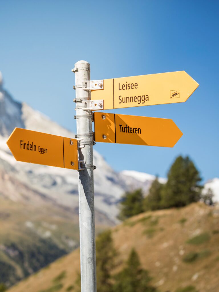 Wegweiser in Zermatt